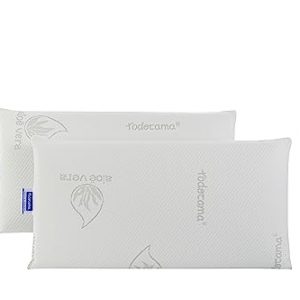 Dos almohadas viscoelásticas Todocama con funda de poliéster, ideales para mayor confort.