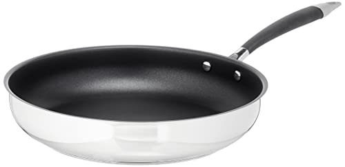 Sartén antiadherente de 28 cm de acero inoxidable con mango de silicona desde un ángulo lateral, ideal para cocinar sin que los alimentos se adhieran.