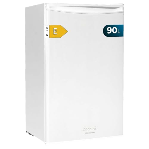 Frigorífico mini Cecotec de 90 litros, diseño frontal en color blanco y etiqueta de eficiencia energética clase E