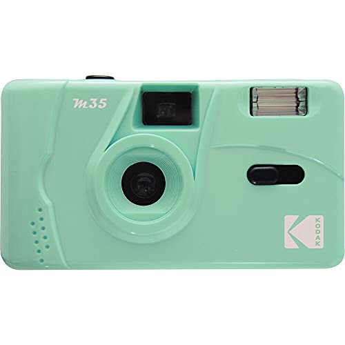 Frente de la cámara de película reutilizable KODAK M35 en color verde menta