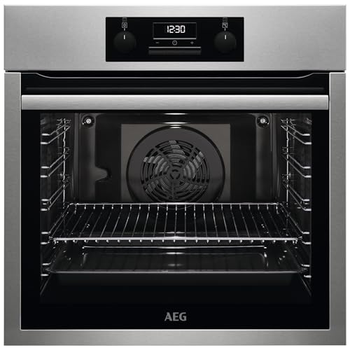Interior del horno AEG mostrando la ventilación y rejillas de cocción