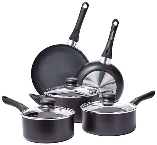 Conjunto de ollas y sartenes antiadherentes de Amazon Basics, incluye dos sartenes y tres cacerolas con tapas.