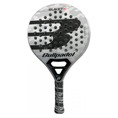 Vista frontal de la pala de pádel Bullpadel Buket X mostrando su diseño gráfico y hoyuelos.