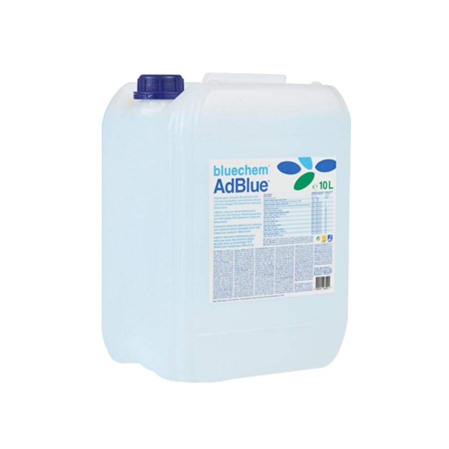 Envase de 10 litros de AdBlue de BLUECHEM mostrando la etiqueta y el tapón azul