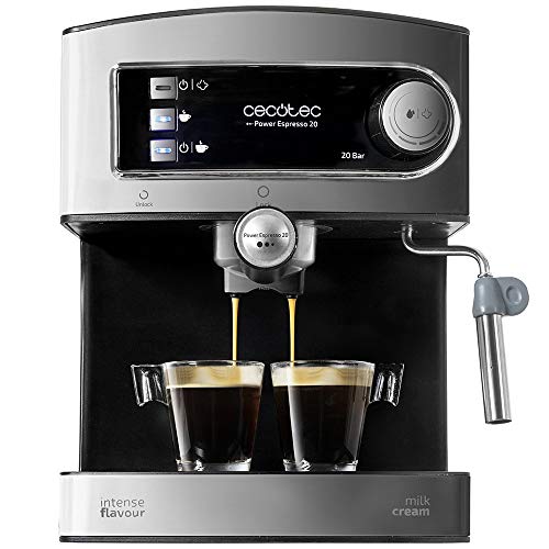 Cafetera Cecotec Power Espresso 20 preparando dos tazas de café espresso en vaso transparente