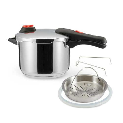 Olla a presión de acero inoxidable con vaporera y asas, incluida en el set de Amazon Basics.