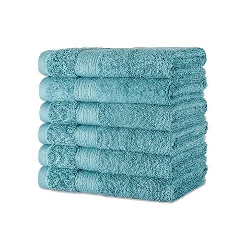 Conjunto de 6 toallas de mano de algodón orgánico de color verde azulado apiladas, destacando su textura suave y duradera