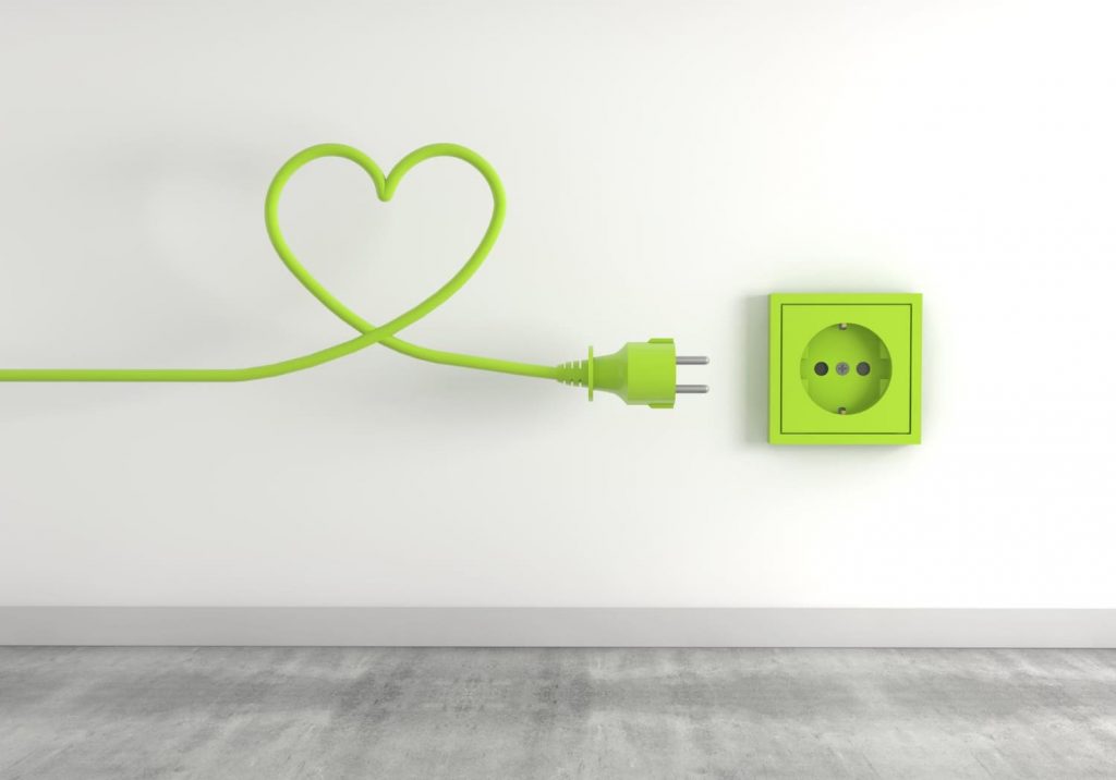 Imagen de adaptadores de enchufe reflejando la qué adaptador necesito para Reino Unido o Estados Unidos