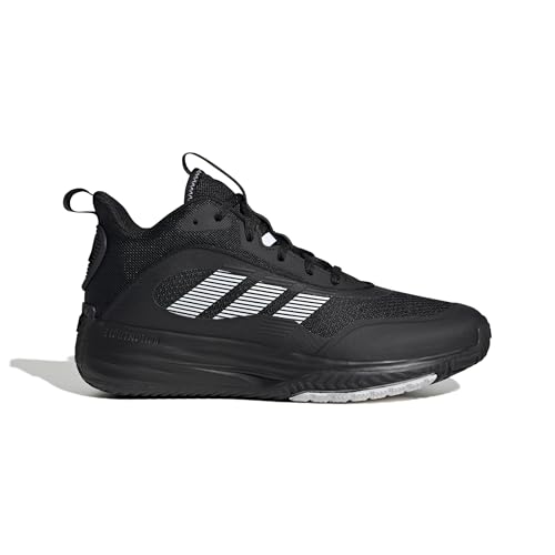 Vista lateral de las zapatillas de baloncesto adidas Own The Game 3 en color negro, mostrando el diseño elegante y la parte superior de malla