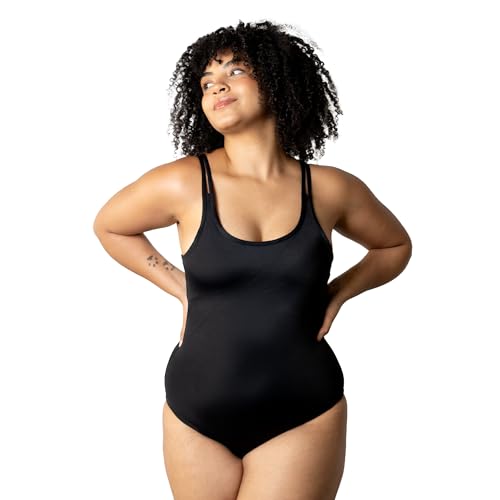 Modelo de bikini menstrual para mujer en color negro, vista frontal, mostrando su diseño cómodo y ergonómico.