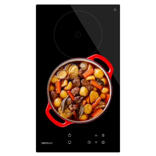 Placa de vitrocerámica Cecotec con un estofado cocinándose en una olla roja