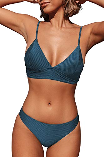 Traje de baño de dos piezas de CUPSHE en color azul marino vista frontal con top triangular y tirantes delgados
