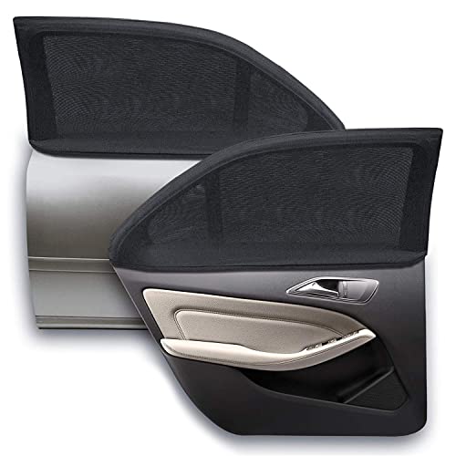 Parasol de coche WIN.MAX instalado en las puertas delanteras de un vehículo, proporcionando protección solar