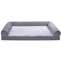 Cama para mascotas estilo sofá en color gris vista frontal con dimensiones amplias y diseño acolchado
