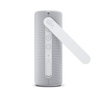 Altavoz Bluetooth Loewe We. HEAR 2 Cool Grey mostrando los controles en el lado