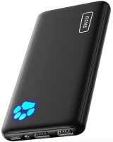 Power Bank INIU negro con logo iluminado y puertos USB
