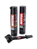 Kit de limpiador y lubricante Motul que incluye los aerosoles C4 y C1 junto a un cepillo de limpieza para cadenas de motos