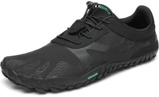 Zapatilla de trail running SAGUARO Barefoot en color negro vista lateral, con diseño minimalista y suela flexible