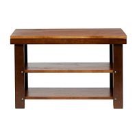 Banco zapatero de madera de pino macizo, vista frontal que muestra la superficie y estantes