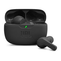 Estuche de carga negro con auriculares JBL Wave Beam listos para usar, destacando su diseño moderno y funcional.