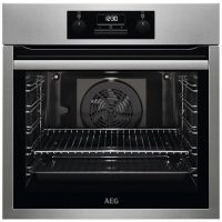 Interior del horno AEG mostrando la ventilación y rejillas de cocción