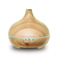 Humidificador ultrasónico Cecotec con diseño de madera y controles visibles
