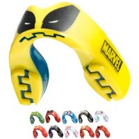 Protector bucal Marvel amarillo con diseño único, ideal para deportes de contacto como boxeo, rugby y MMA.