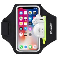 Brazalete deportivo HAISSKY que sostiene un iPhone y auriculares, ideal para correr