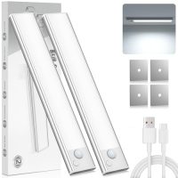 Paquete de luces LED JEKEMORYE que incluye dos luces y accesorios, ideal para instalación en armarios y lugares oscuros.