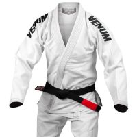 Kimono de Jiu Jitsu Brasileño Venum Contender EVO blanco con cinturón negro, modelo unisex adulto