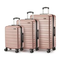 Juego de 3 maletas rígidas de Amazon Basics en color oro rosa, que incluye maletas de diferentes tamaños y diseño moderno.