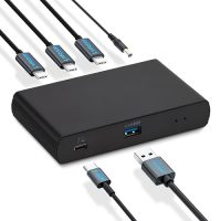 Estación de acoplamiento Thunderbolt 4/USB4 con cables conectados, USB A y C visibles