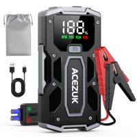 Arrancador de coches ACEZUK modelo M01, muestra de pantalla LED con nivel de batería y cables de conexión, ideal para emergencias automovilísticas