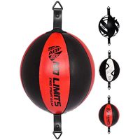 Pelota de boxeo AQF en colores negro y rojo montada en la pared, ideal para entrenamiento de boxeo y MMA.