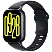 Xiaomi Redmi Watch 5 Active mostrando la hora en su pantalla, vista lateral con correa negra